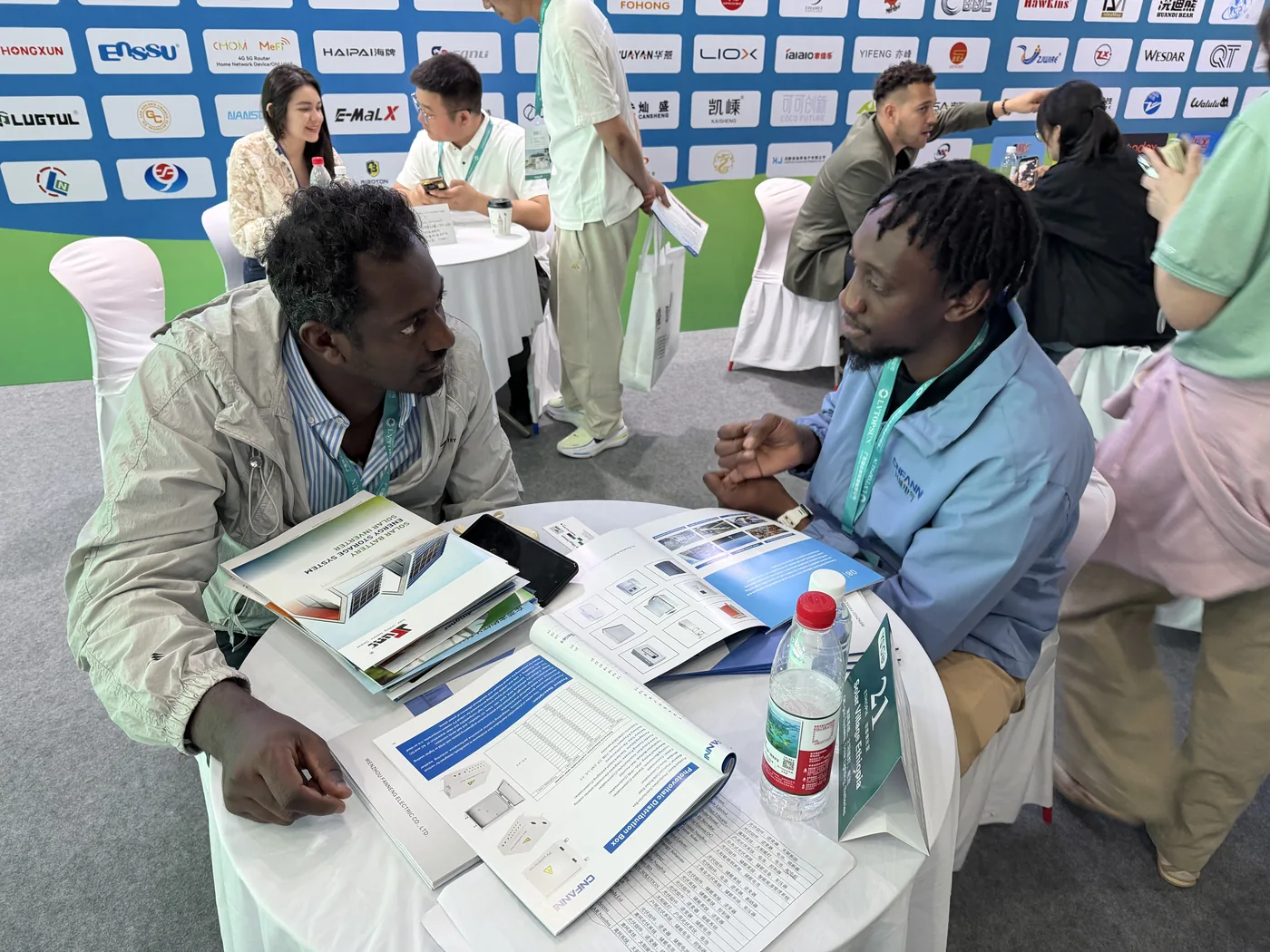 Face-to-face discussion of enclosure products and project requirements at an industry exhibition